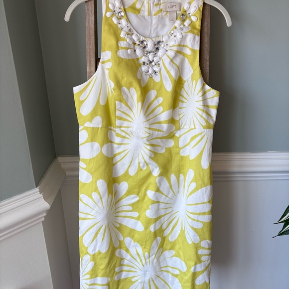 LOFT Outlet Yellow & White Floral Beaded Neckline Dress Size 8 - 1687 - Picture 2 of 12